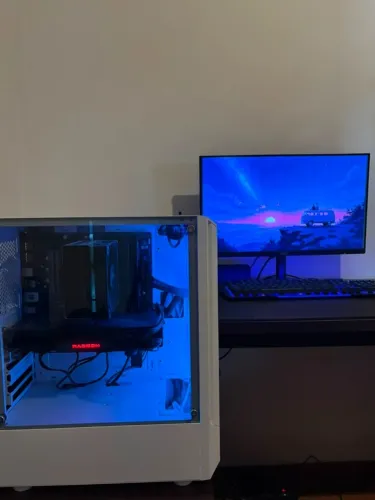 PC Gamer - RX 6750XT 12GB - AMD Ryzen 7 5700X3D - Monitor 24" - Teclado HyperX