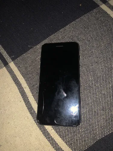 Vendo iPhone 7 Plus com detalhes 