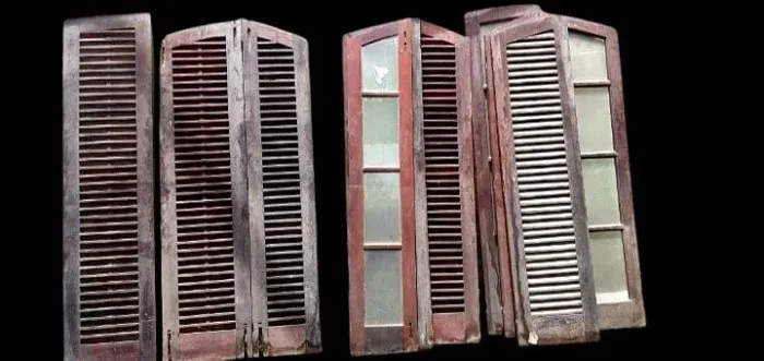 Portas de madeira rústica sem os caixonetes 