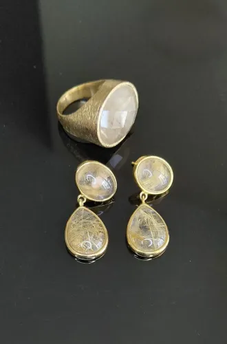Conjunto Design Orgânico Quartzo Rutilado, Anel Escovado, Brincos Duo Gota.