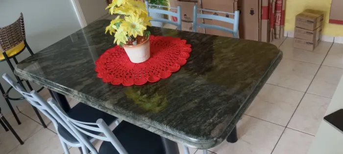 Mesa de granito seminova