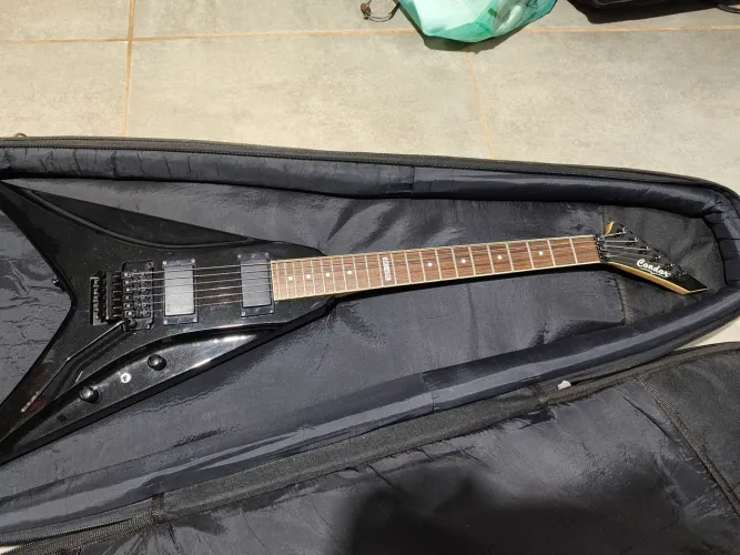 Guitarra condor flying v rara com emg