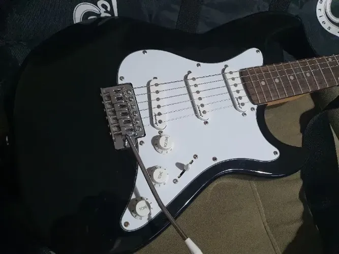 Guitarra Strinberg Stratocaster Preta + Capa + Cabos