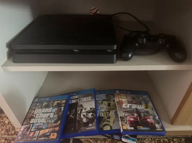 Vendo ps4 1.550 com jogos