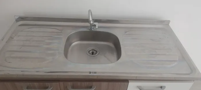 Pia com cubagem inox alumínio.