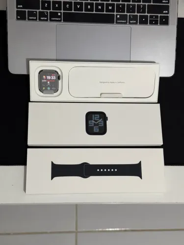 Apple Watch SE 2 (perfeito + 3 pulseiras extras)