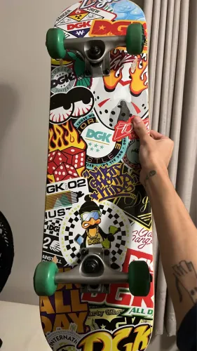 Skate Semiprofissional 8.0 DGK