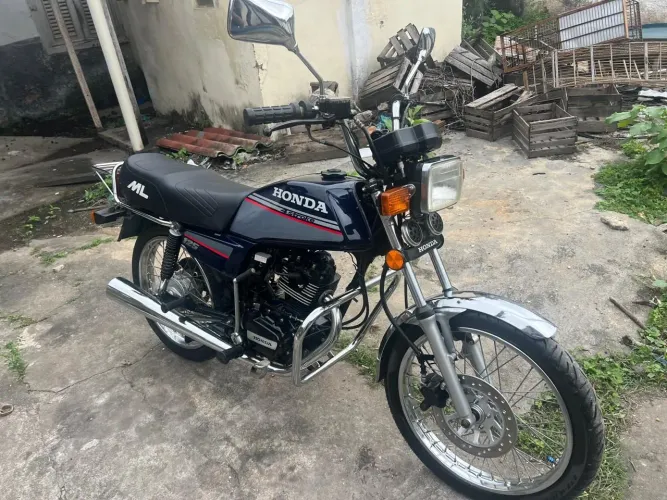 Moto muito conservada 