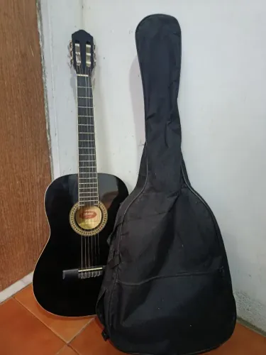 Violão Seminovo com case