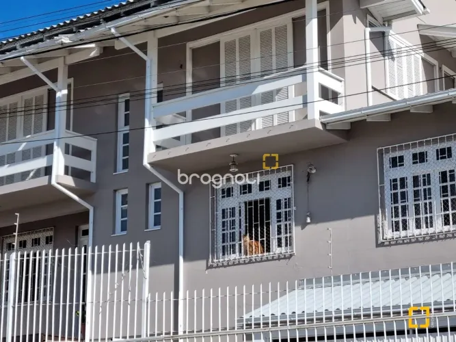Casa em Capoeiras 04 quatro sendo duas suites com área de 320 m2.