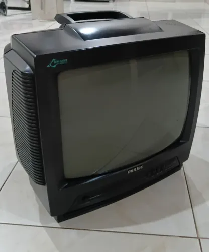 TV Philips 14" com conversor digital