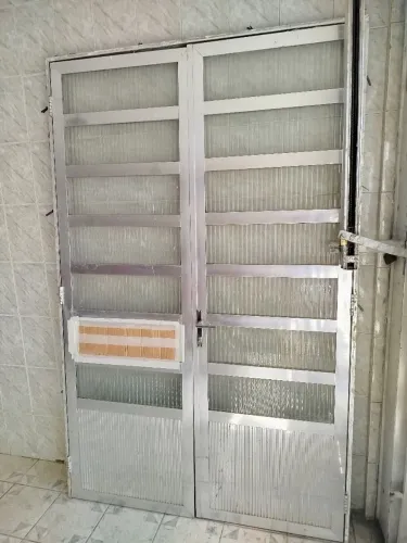 Porta de alumínio duas folhas