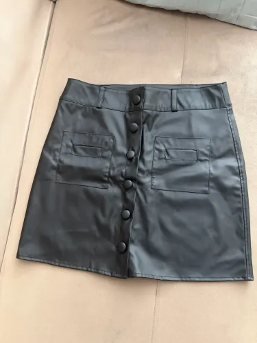 Vendo Roupas novas de couro fake 