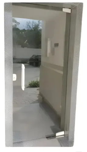 Porta em vidro temperado incolor