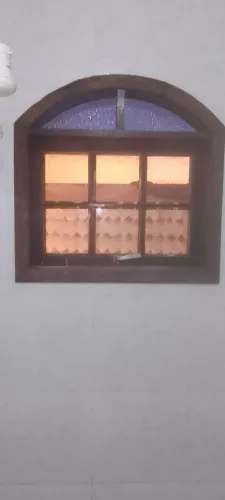 Janela colonial de madeira pura em perfeito estado!