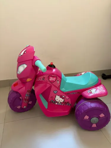 Moto elétrica Hello Kitty