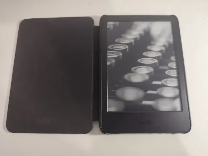 Kindle 11 (16 GB) + Capa NuPro (Perfeito Estado)