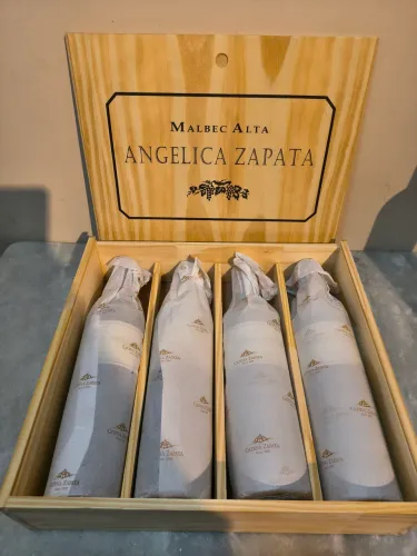 Caixa de vinho Angélica zapata Malbec alta 2021