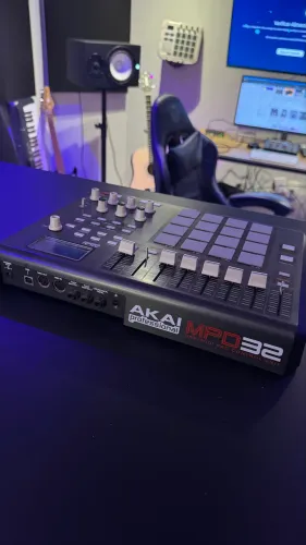 AKAI MPD 32