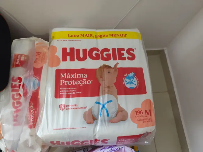 Fralda M Huggies pacotão 196