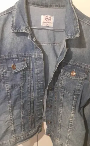 Jaquetaa jeans + tênis de brinde