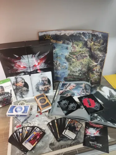 The Witcher 3 Collectors Edition Xbox One + Gwent Completo Sem Estátua e medalhão