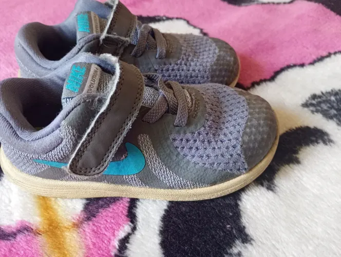 Tênis menino tamanho 25 Nike original 