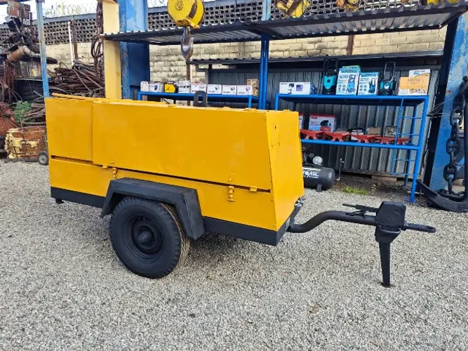 Compressor à diesel Atlas Copco XA 125 / 250 pcm / Motor perkins 