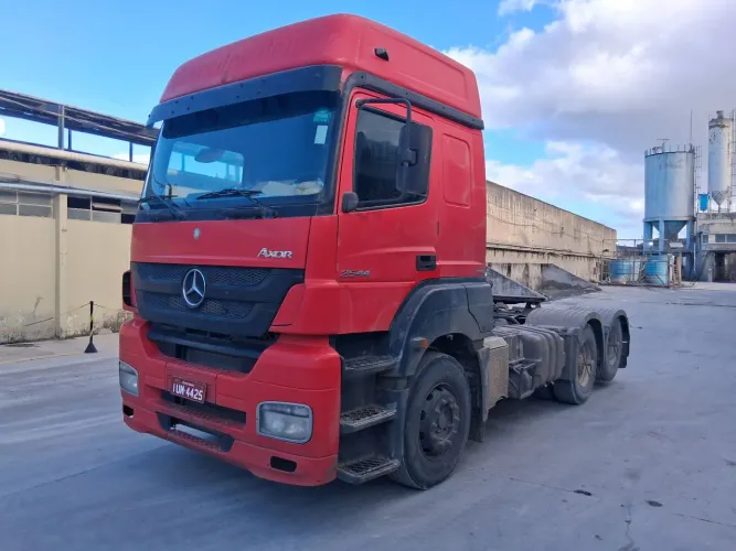 Caminhão Mercedes Benz Axor 2544S