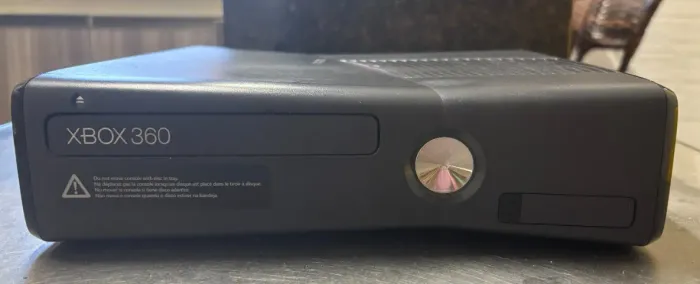 Xbox 360 slim com luz vermelha ao ligar cabo HDMI