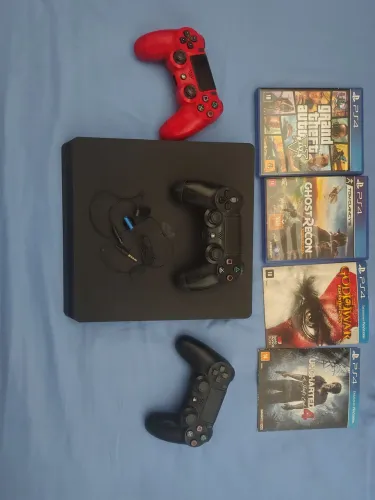 Ps4 slim com 4 jogos e 3 controles