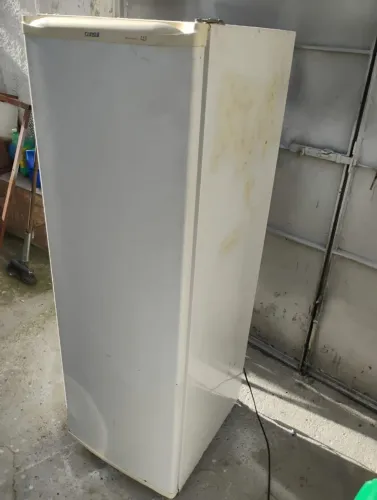 geladeira compacta Consul em bom estado geral gela muito
