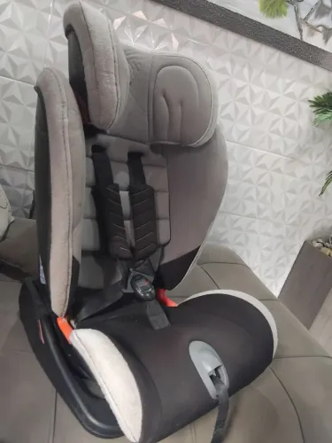 Cadeirinha p carro usada porém conservada