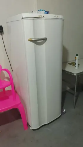 Geladeira sem marca de uso