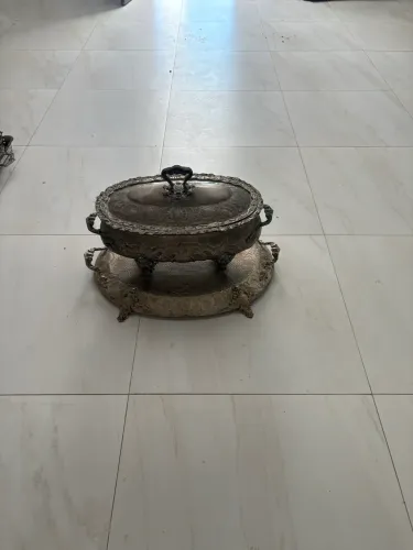 Sopeira e bules em prata