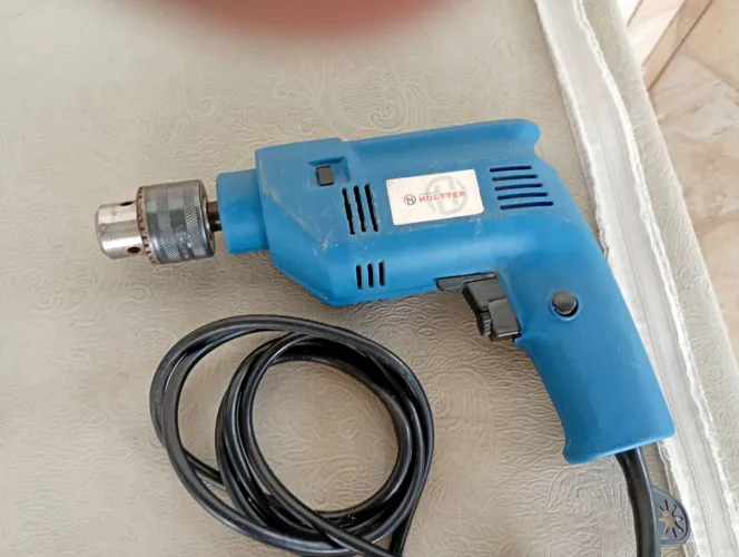 Vendo essa furadeira e parafusadeira só 40 reais fala com Manoel Cruz zap *