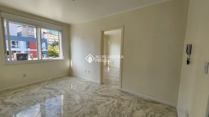 Apartamento 1 dormitório e 1 banheiro social para alugar no Bom Fim