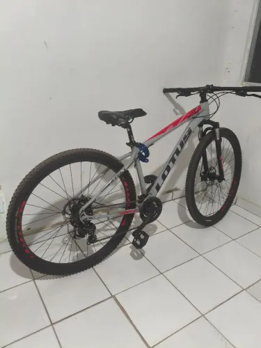 Vende-se bicicleta lótus recém revisada e pneu novo OBS: BANCO DANIFICADO MAS ENTREGO NOVO