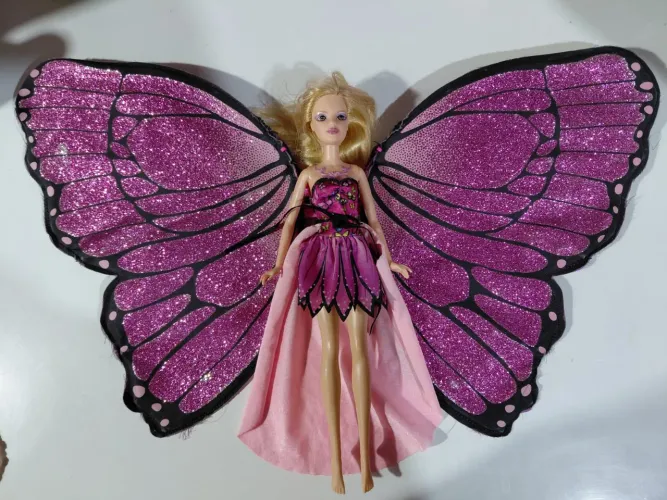 DUAS BARBIES, Barbie mariposa e Barbie segredo das fadas.