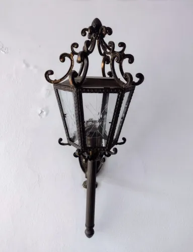 Arandela de Bronze Colonial com Fechamento em Vidros Lapidados