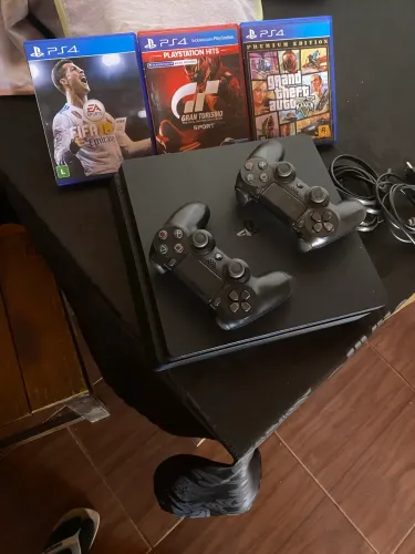 Estou vendo um PS4 da pra negócio 1200 mais agente negocia ?