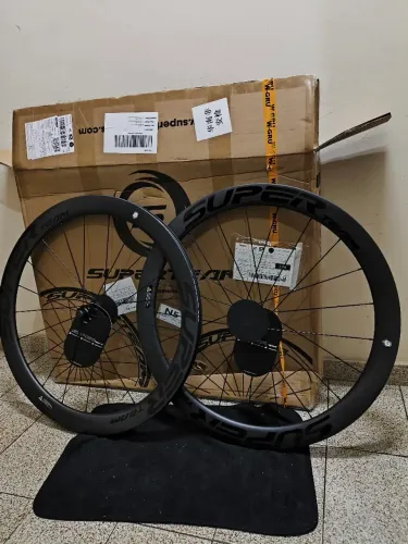 Par de Rodas em carbono 50mm super leve, o melhor custo benefício da internet 
