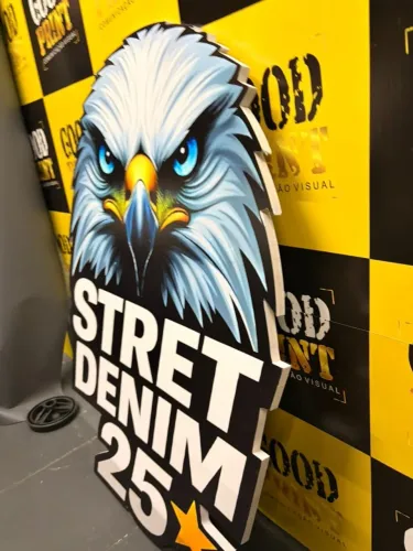 Logo Adesivado em pvc expandido