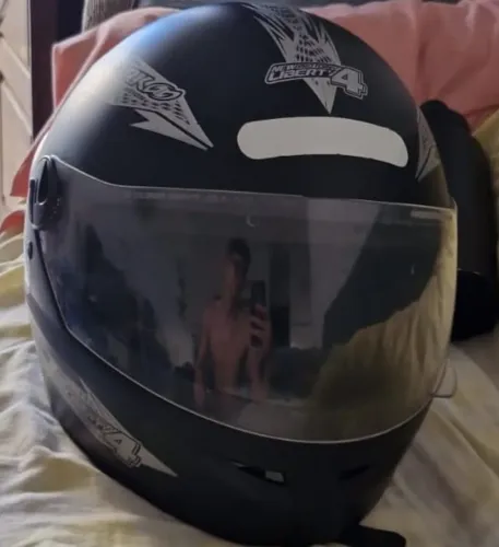 Vendo ótimo capacete bem conservado 