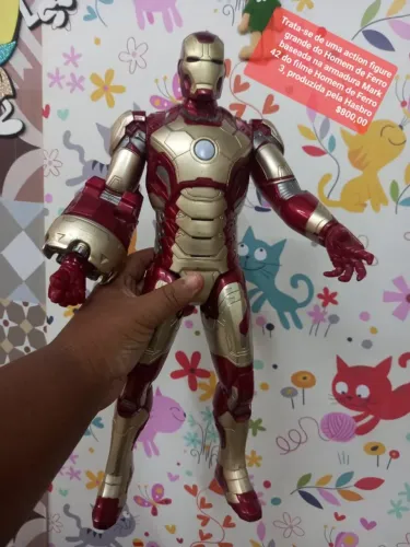 ste boneco é a action figure Sonic Blasting Iron Man (Mark 42) inspirada no filme Homem de