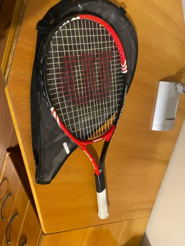 Raquete de Tênis Infantil Wilson Roger Federer Tam 26 (Com Capa) 