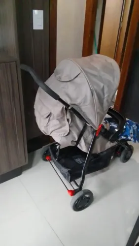 Carrinho de bebê semi novo