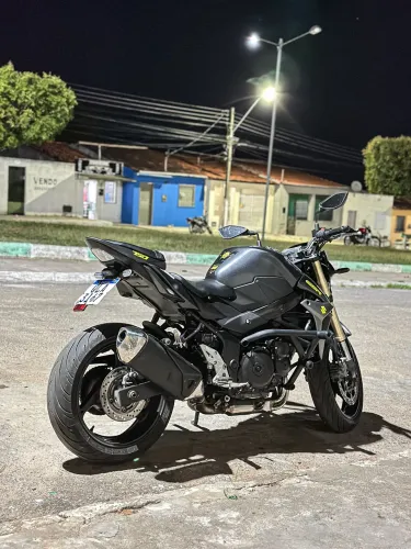 Suzuki GSR 750A 