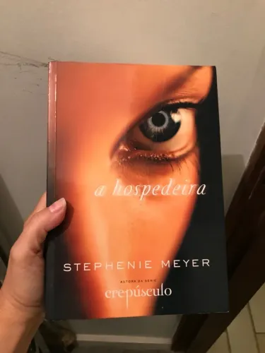 Livro A Hospedeira