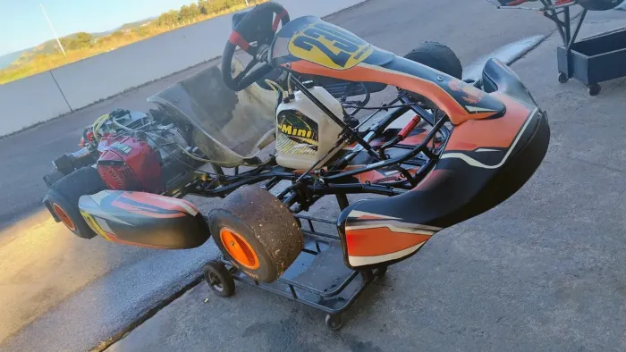 Kart Mini 2017 com motor 18 HP Padrão RBC + Cavalete